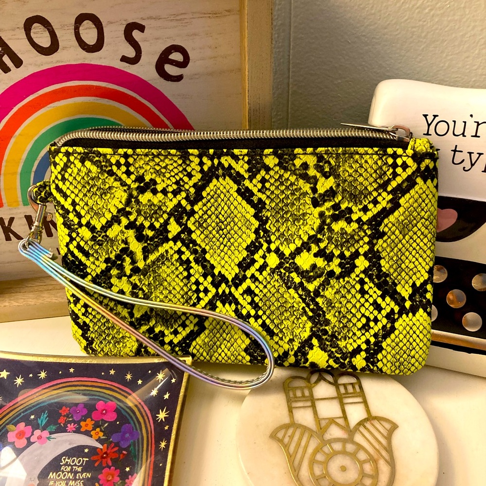 Small pouch clutch